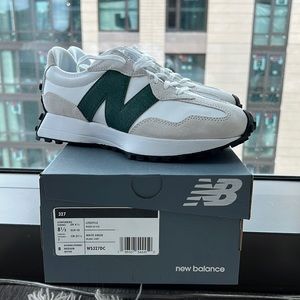 NWT - New Balance 327